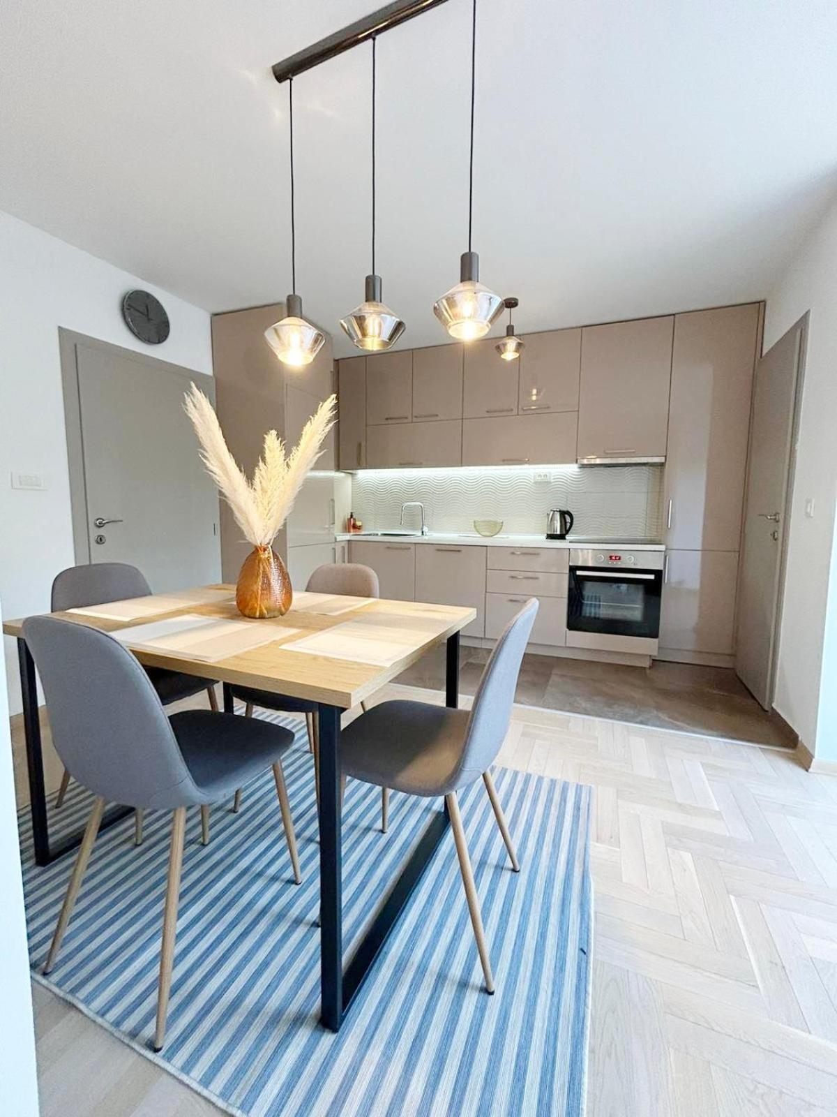 The Circle Apartment Скопье Экстерьер фото